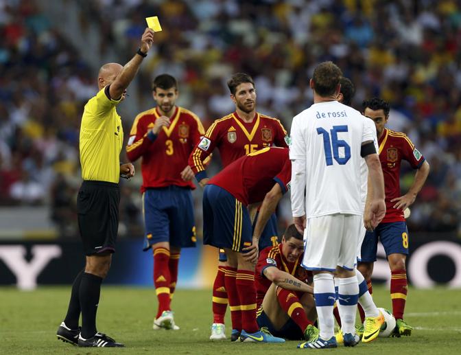 De Rossi ammonito per fallo su Torres: nella ripresa il romanista ha giocato difensore centrale. Action Images